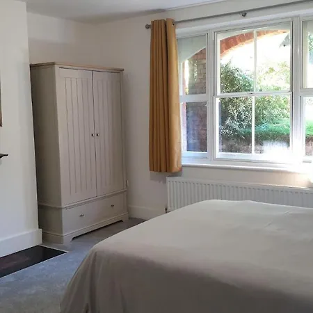 Beautiful Garden Apartment In Leafy St Leonards 5 Mins To Beach Exterior photo
